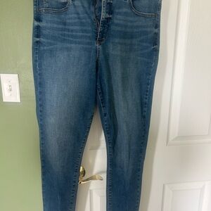 GAP Skinny Jeans in Medium Blue Wash